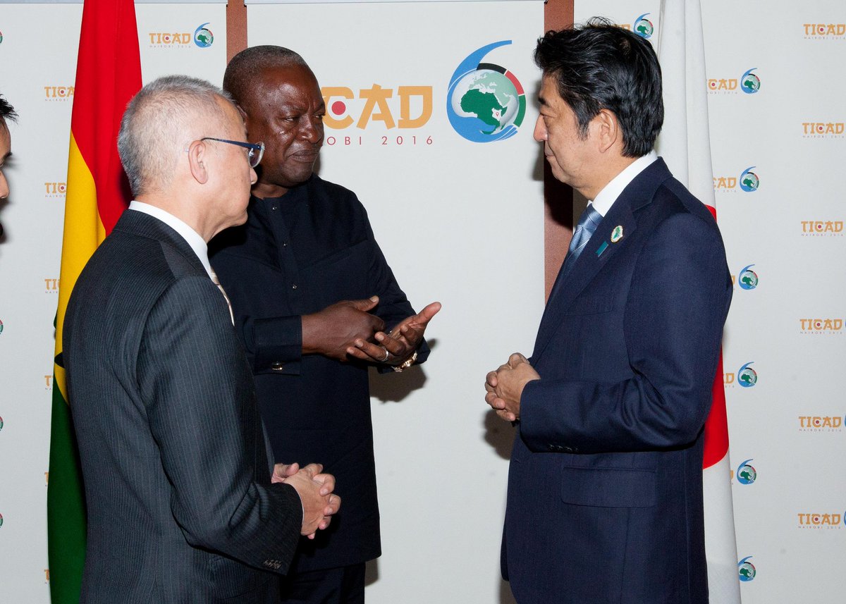 JDMahama's tweet image. Met with Japanese PM @AbeShinzo a while ago in Nairobi. Japan remains our key dev't partner. #TICAD6NAIROBI.