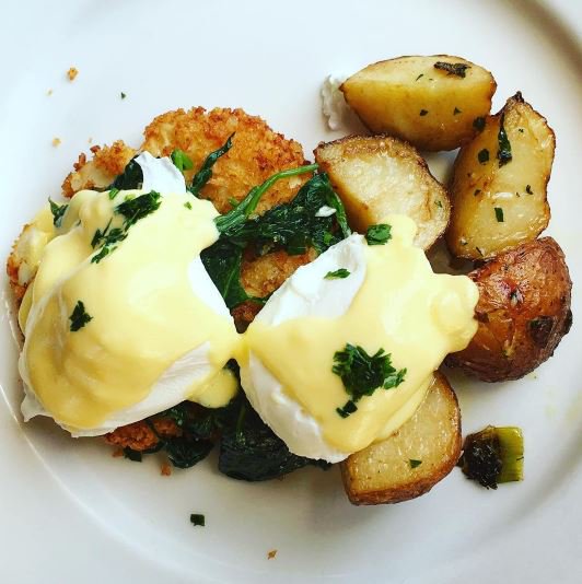 BellevuePhilly's tweet photo. Our #FridayFeeling is too delicious for words - but this picture says it all! #XIXNineteen #HyattAtTheBellevue https://t.co/08jxiQj6Iq