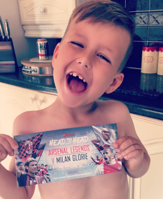 vickylawrence2's tweet photo. Someone cant wait for his first football match @Arsenal @RealRomfordPele @freddie  @ThierryHenry  #legends ❤️⚽️❤️ https://t.co/VzO3OZE3SV