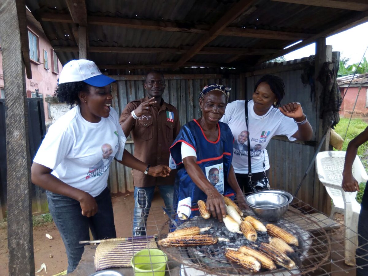 GovernorObaseki's tweet photo. Volunteers on the match again as Edo state citizens at Ikpoba Hill market choose Godwin Obaseki https://t.co/INvsyIUWEe