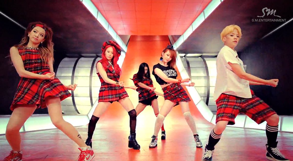 ggroupinvent's tweet photo. f(x) inventou o samba com Rum Pum Pum Pum. https://t.co/yVJd4w4oSK