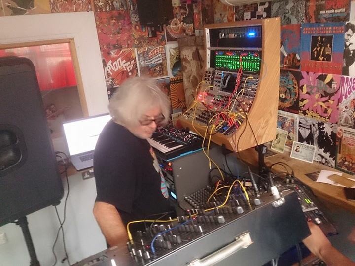 Globalrog's tweet image. Last night this happened in Buxton.
ElectroJamm
@Alestopbuxton 
#oscillatorhell
@majorderanges 
#eurocrack