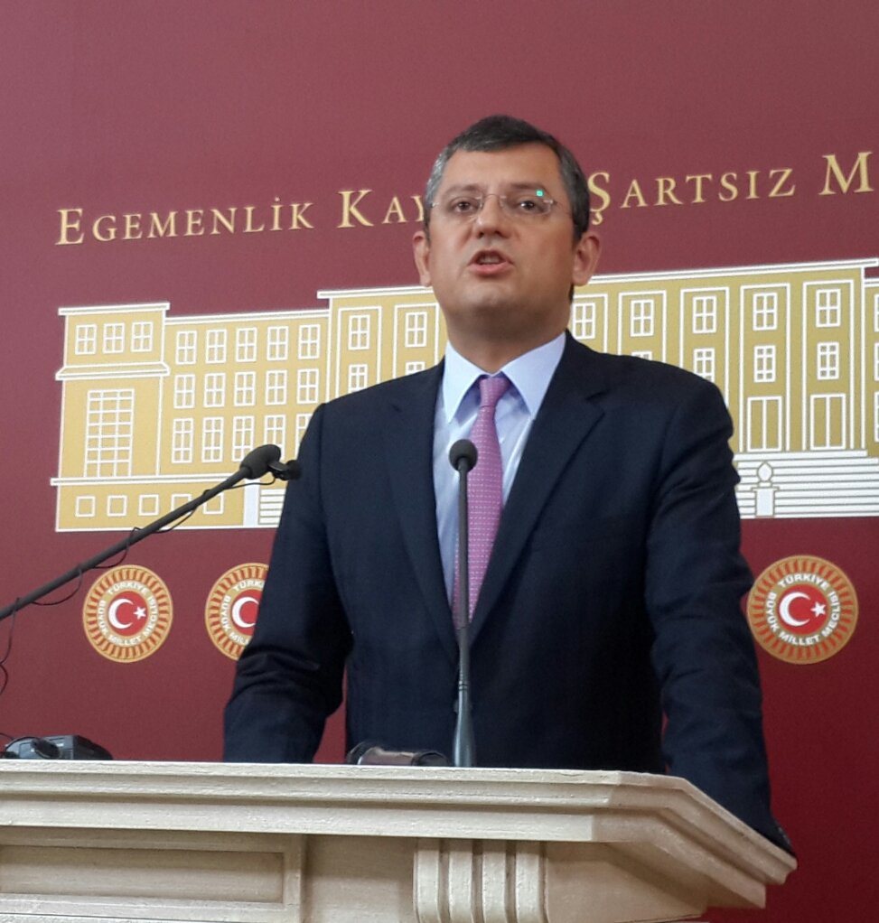 AKP'nin bir OHAL KHKsı ile Şırnak ve Hakkari'yi ilçe yapma planı,siyasi ahlaksızlıktır. Parlamentoya sivil darbedir!