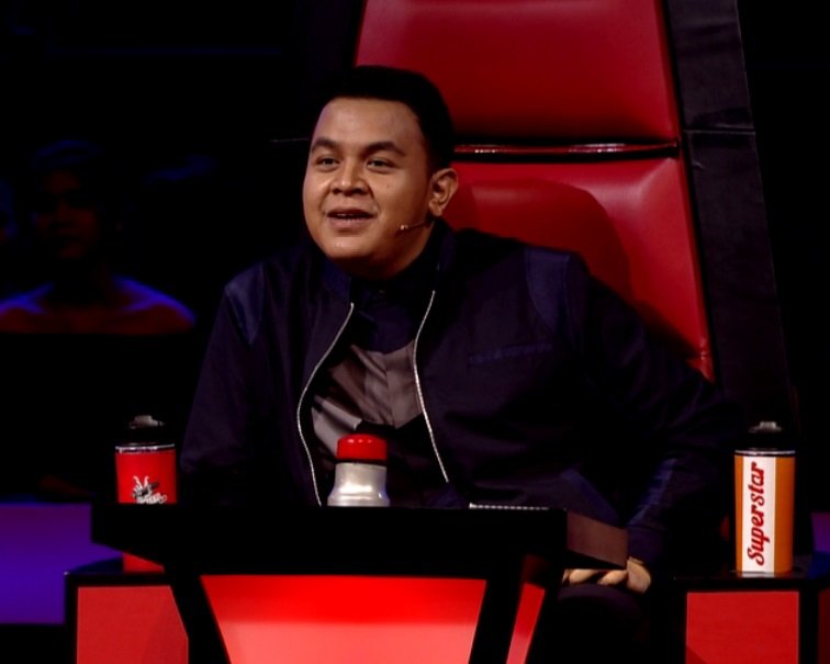 "Kamu luar biasa sudah berani tampil diatas panggung" <a href="/tulusm/">Tulus</a> #GlobaltvBlindAudition1