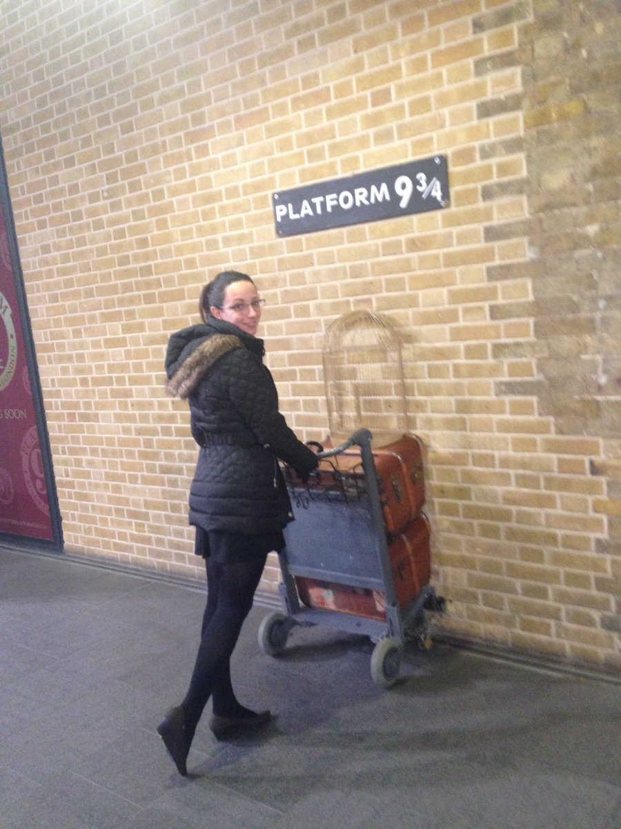 #ThrowbackThursday @CarlaGimelli in #London ✈️ where will ur next adventure be? Let us help you get there #travel