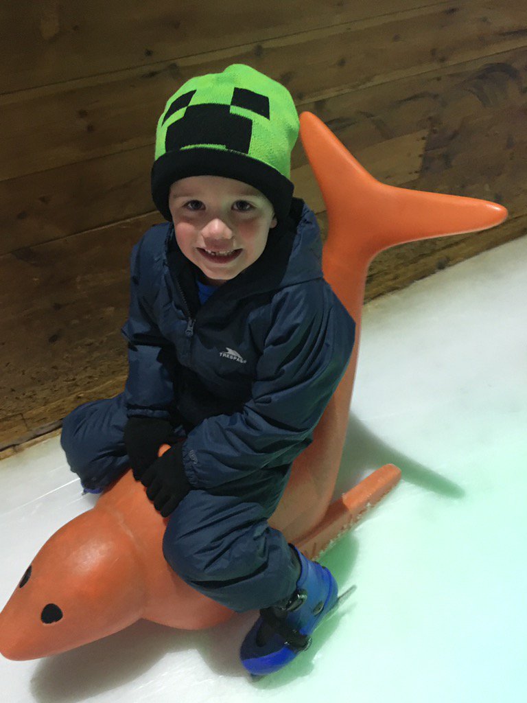 SamBaileyREAL's tweet photo. Having sooooo much fun at @SnowDomeTam  xx ski lesson next!! Eeeeekkk https://t.co/iFxSB8JWvf