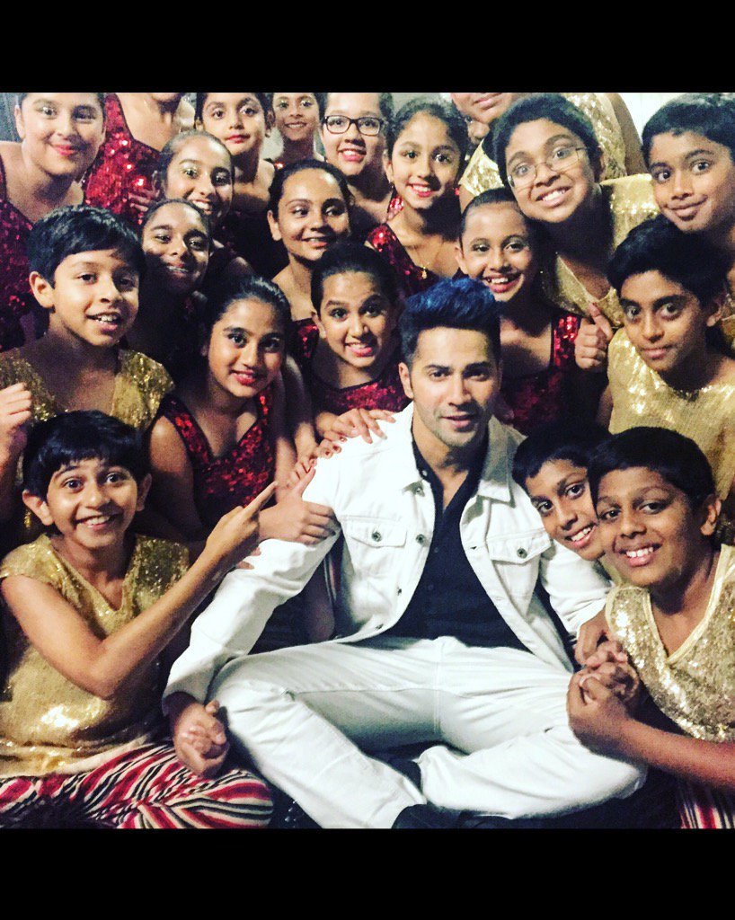 ayoZandi's tweet photo. #DreamTeam2016  @Varun_dvn @ParineetiChopra @S1dharthM @aliaa08 @karanjohar https://t.co/Q1THMmg0cN