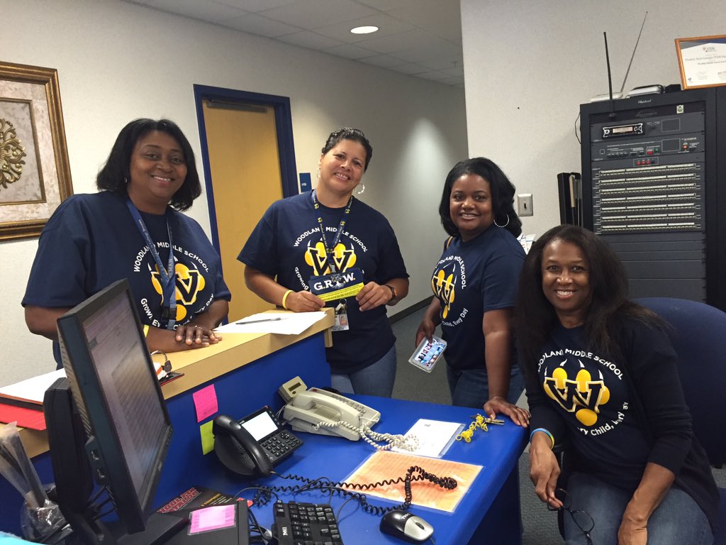 Sending you positivity and Love ❤️ from <a href="/WoodlandVoice/">Woodland Middle</a> the Fabulous Friday <a href="/ksuiteach/">iTeach Innovations</a> #culturematters