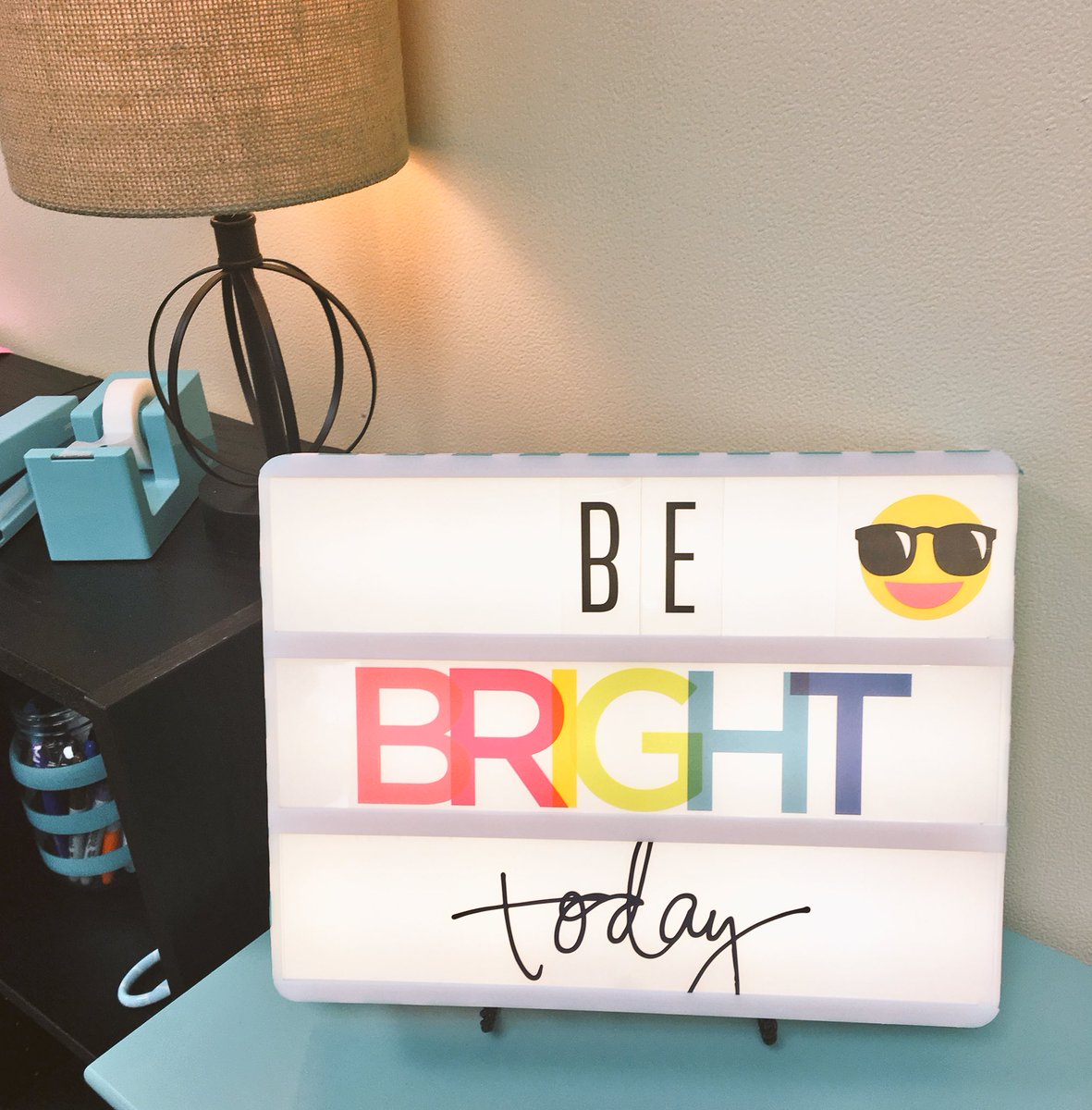 MsToddDWE's tweet photo. My second graders are bright today and every day 😎 #dweeagles #shinebright https://t.co/YQfvdovEnt