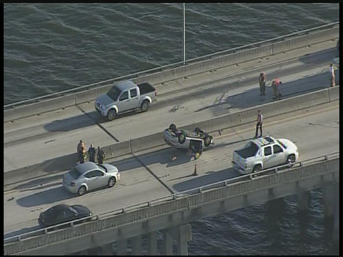 Delays remain on EB Courtney Campbell Causeway after earlier overturned