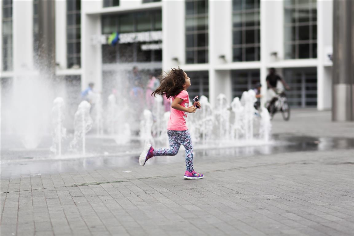It's baking outside! so why not get the family in the #FridayFeeling mood with some great fountain fun!