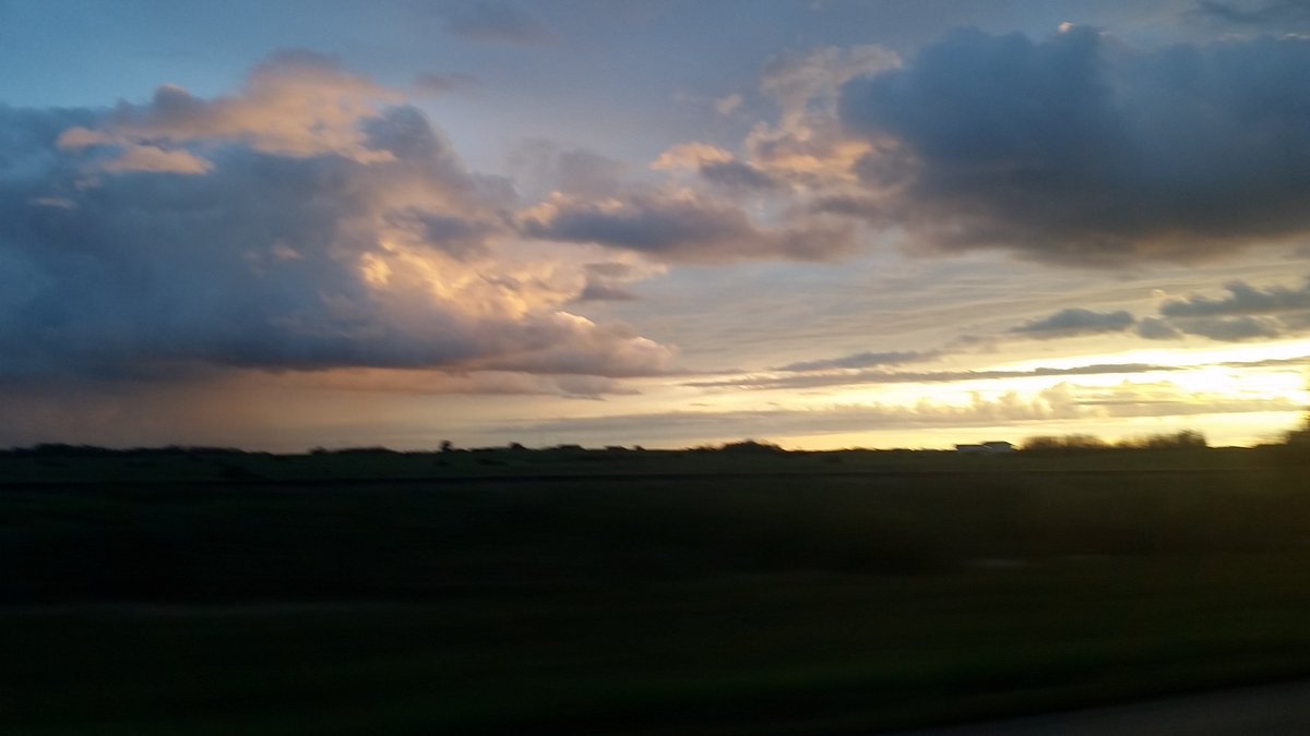 CBCSaskatoon's tweet photo. 2 more hours until the final #CBCSKSummer draw of the summer! Tag your pics like @shochlo! https://t.co/Dvn7F6MKUG https://t.co/O03BAmCZ6q
