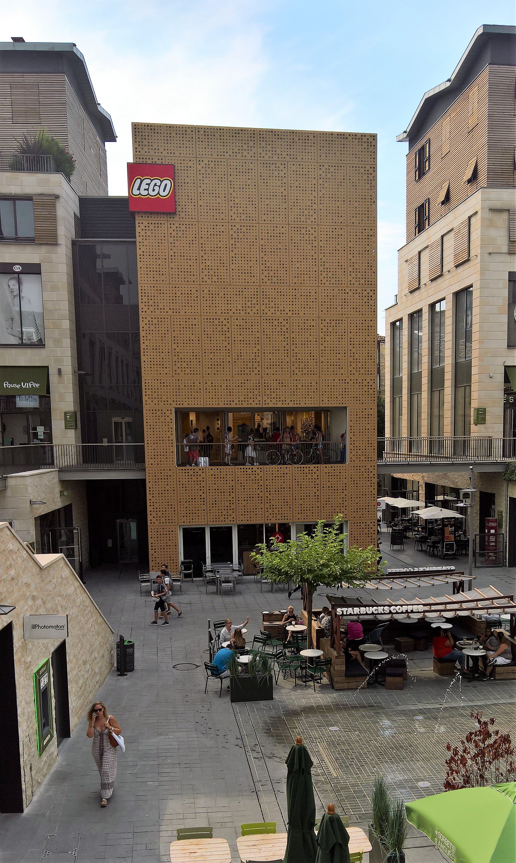 Nico Popy on "Lego Store de Bordeaux fabriqués en de 1x1 !! https://t.co/8LuVqtbePL" / Twitter