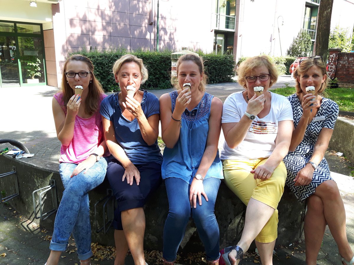 Kühler Start ins heiße Wochenende! Die Chefin hat Eis spendiert :) #likeiceinthesunshine #topchefin #yummy