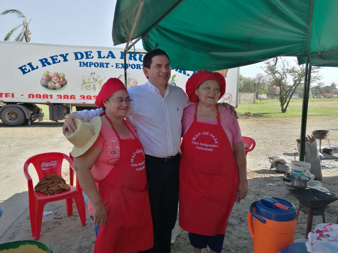 magparaguay's tweet photo. Acompañamiento a los feriantes de #Paraguarí en la #FeriaAbastoNorte #ParaguayProductivo https://t.co/Z1ikdxqu02