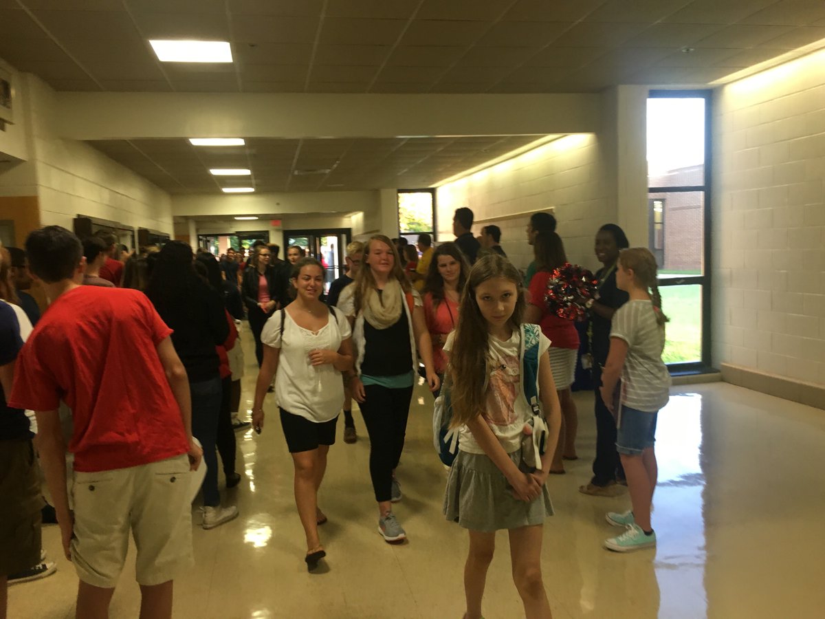 NHSPatriotPress's tweet photo. Freshman Orientation 2016 at NHS. A celebration of our new students. #NHS2016 https://t.co/jJk6XxURUW