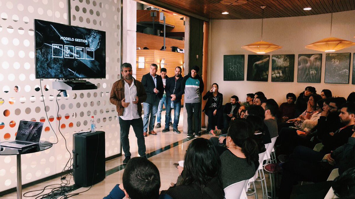 vmlyr_santiago's tweet photo. Álvaro Becker, nuestro Director General Creativo, cerrando el ciclo de charlas #Always360 #prolamyr 🙌🏼 https://t.co/Nt1qUiJnTk