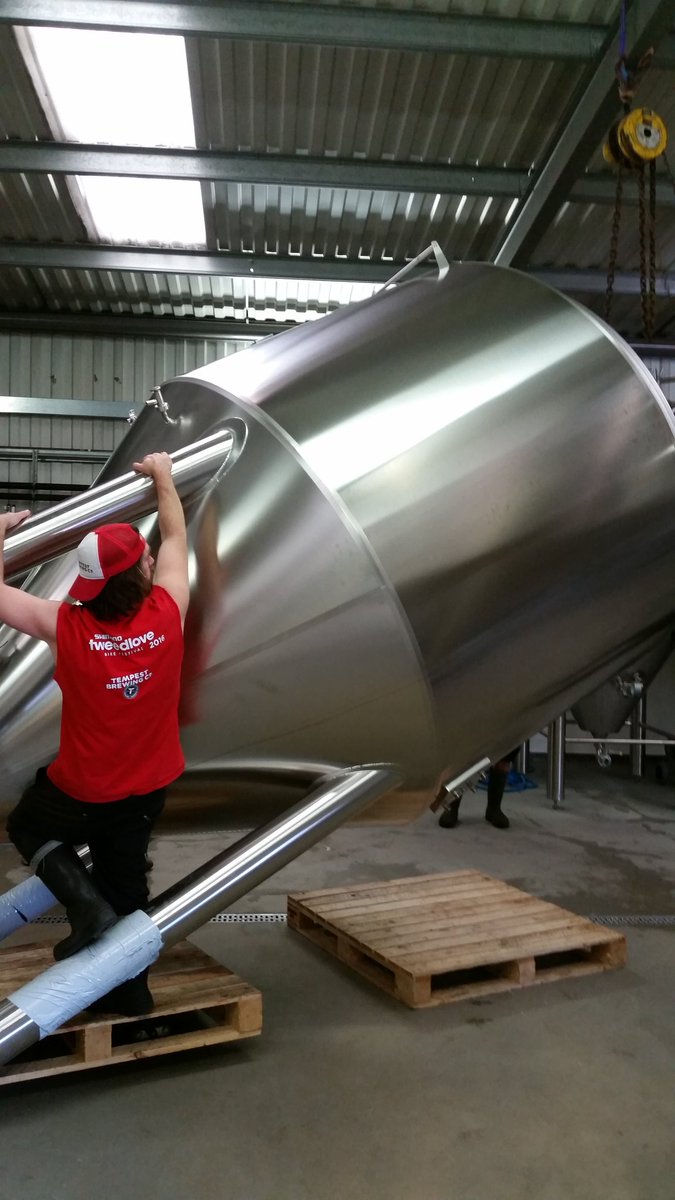dougyrowe's tweet photo. @TempestBrewCo there's brendog easing her down all by himself! #guns https://t.co/oqGuqkQVbh