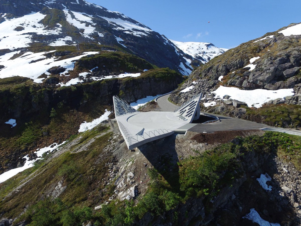 worldarchnews's tweet image. The perfect setting to take in mountain views in western #Norway by #codearchitecture
bit.ly/2c1rbJq
