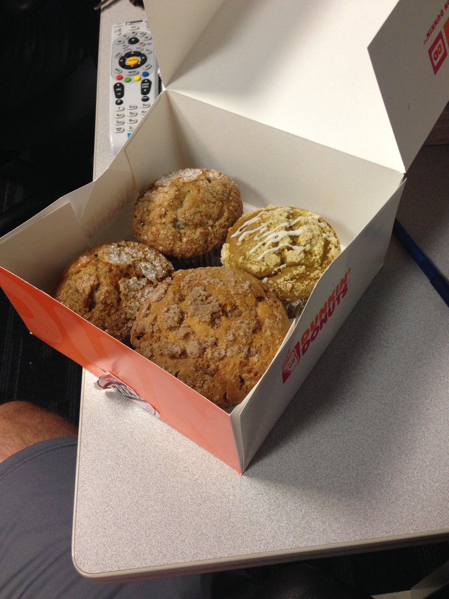 chrisarnaudo's tweet photo. Farewell gift from @hardy985 #muffinass #nothelping https://t.co/Bmw2UAnO9e