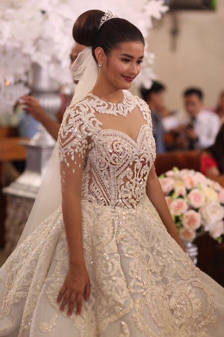 RealTalkBes's tweet photo. wedding gown goals 💕👰🏼 #TheMostBeautifulFinale https://t.co/CAuHw5CqLr