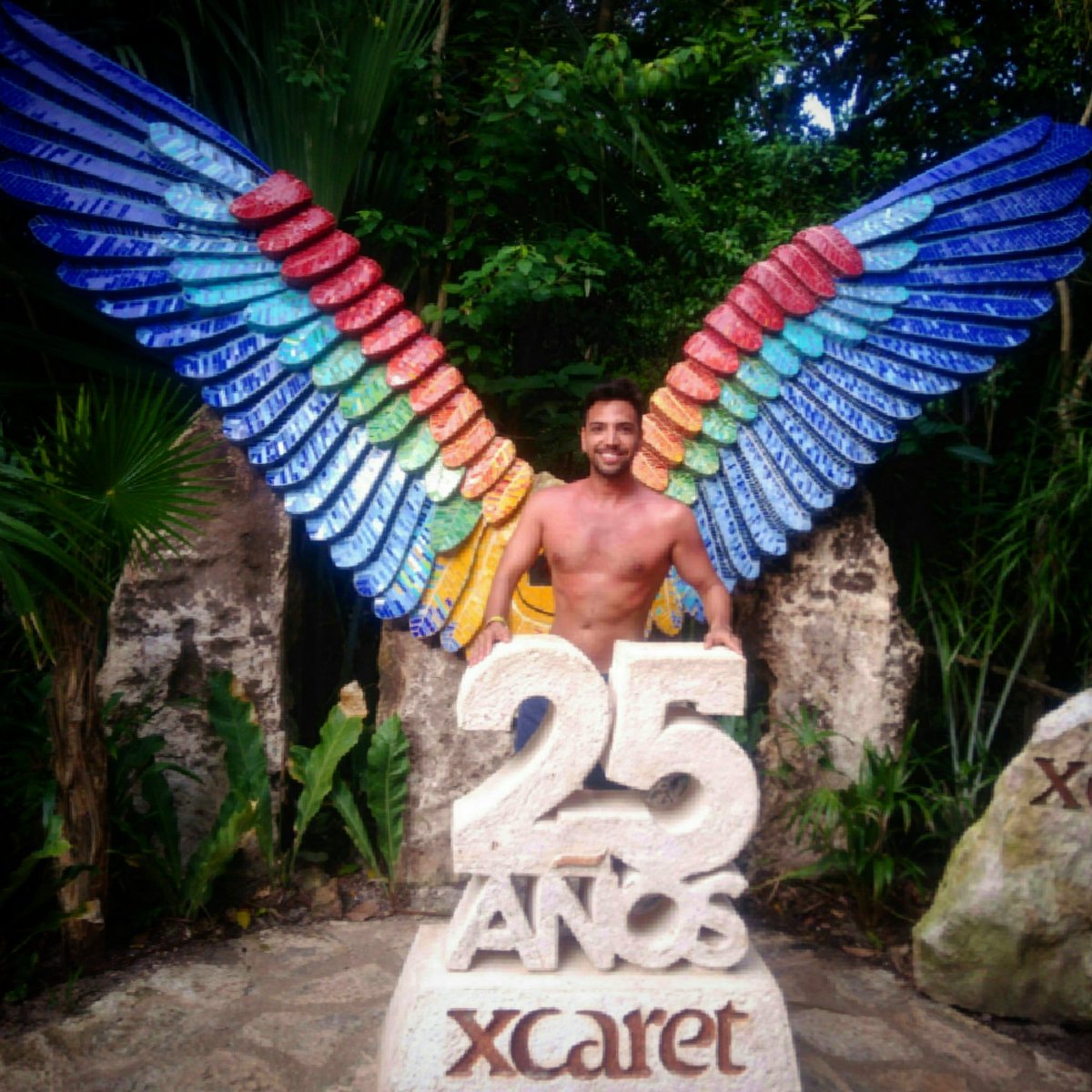 RobServin's tweet photo. Celebrando juntos @XcaretPark #PlayaDelCarmen #OnceAndAgain #Xcaret25 #AquíAndamos #Chabocho #Chuave #TodoEso https://t.co/KPAbWXfrHF
