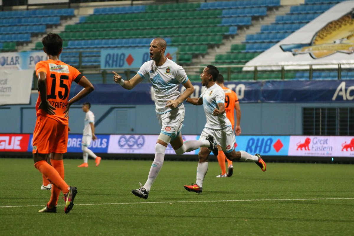 SGPremierLeague's tweet photo. FULL TIME at JBS – Hougang United 1-2 Brunei DPMM (Stipe Plazibat 9’ | Rafael Ramazotti 51’, 52’ ) #HOUDPM https://t.co/sLZs4Pie52