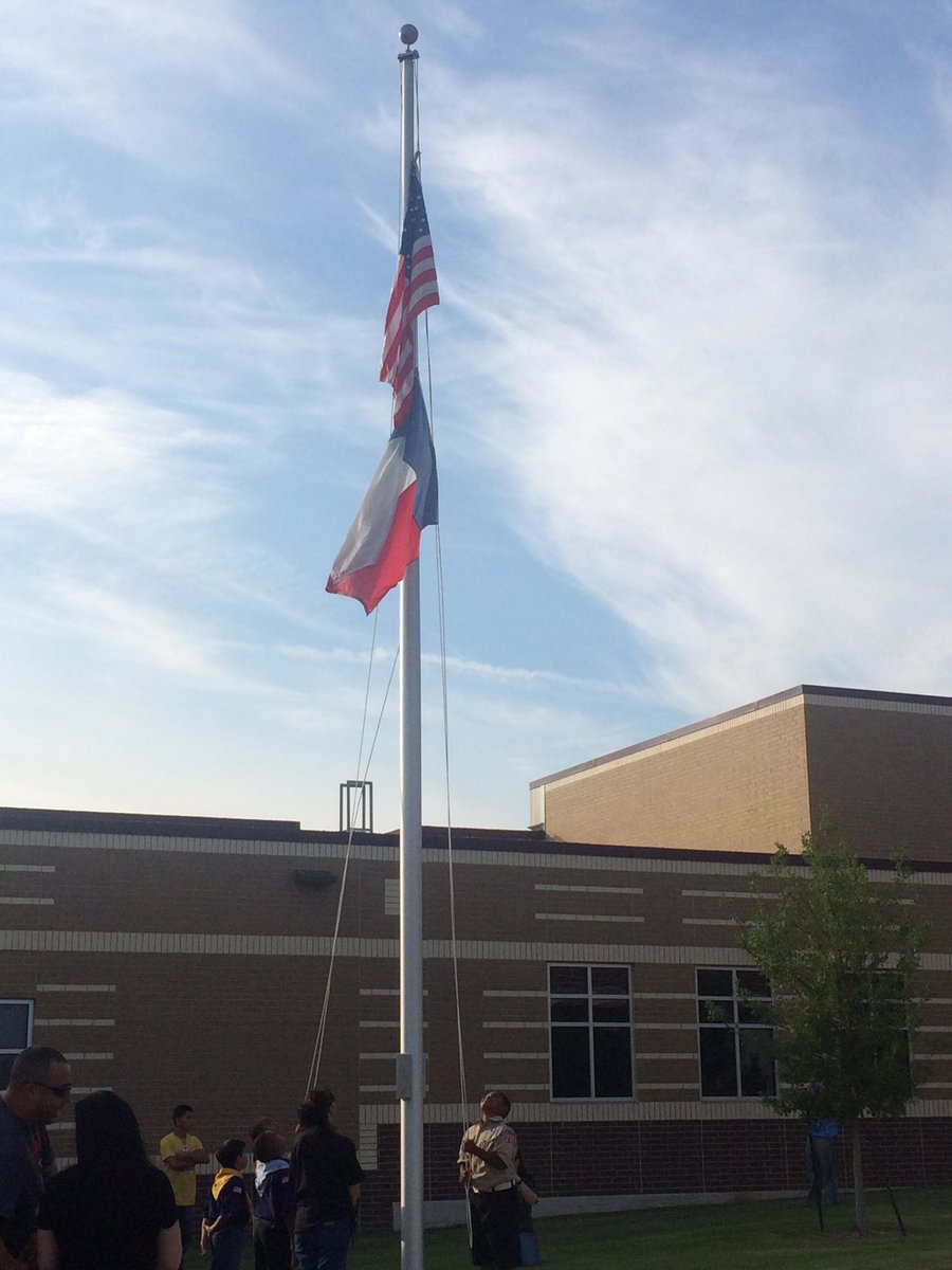 MemorialPISD's tweet photo. Raising the flag ceremony ! Great job @BoyscoutsPISD #boocatscan https://t.co/YMsSOd2iiH