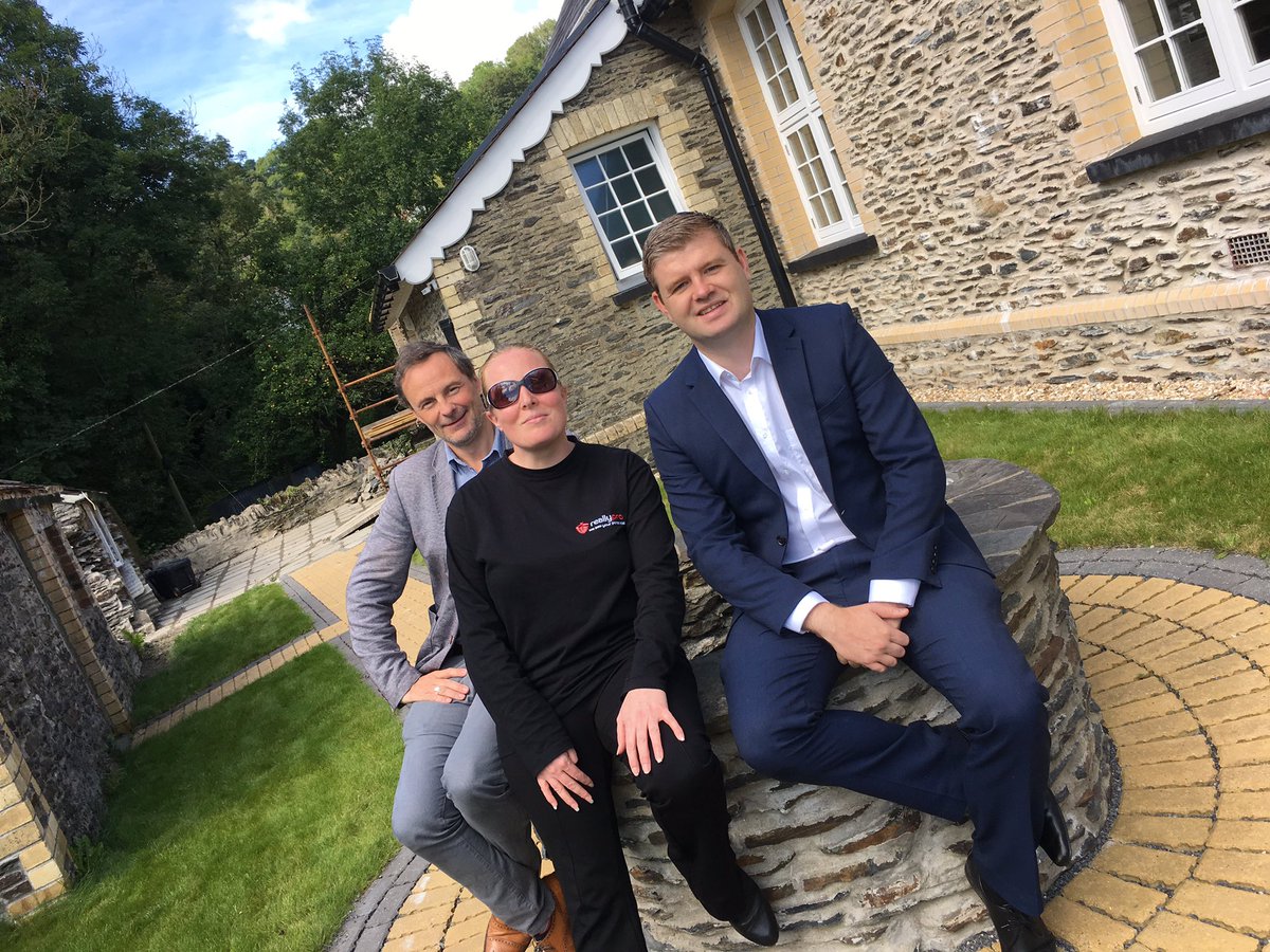 PBI_support's tweet image. Had a great morning with the inspiring @totallysustain. Team #MakeItHappen @ReallyPro @rhodripackman &amp;amp; @ITVDean 👍😀🎥