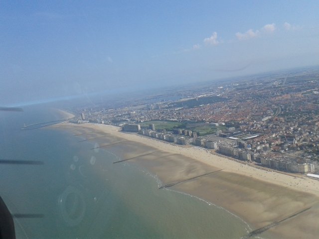 TDH_0's tweet photo. Efkes de belgische kust bezocht #pilotlife #flying https://t.co/4OcKK8khHD