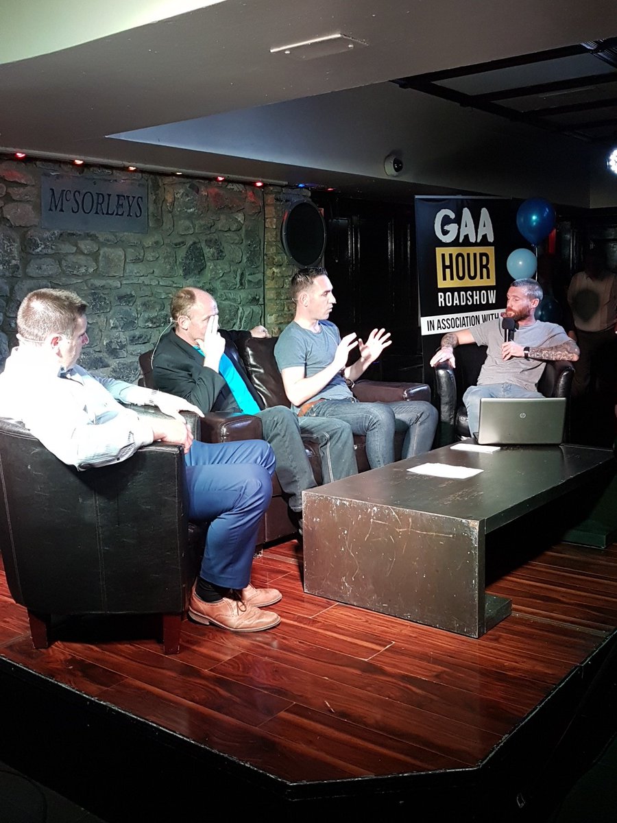 EndaConway's tweet photo. Declan O'Sullivan going deep into conversation with Darragh O'Sé and Billy O'Shea. 3 legends. #GAAhour #GAAHourLive https://t.co/gkq4KlMRu1