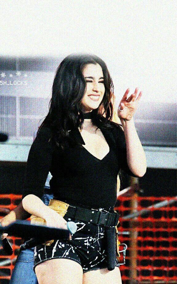 laurinah_life's tweet image. @5HDailyDMs #5HDailyDMsGiveaway PLZ EVERYONE RT THIS I LOVE HER MORE THAN ANYTHING!! Please guys !! I love you!❤️❤️