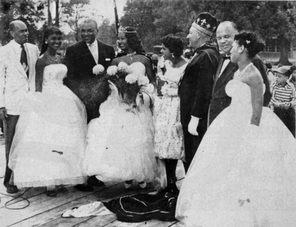 ClassicHBCUs's tweet photo. The Royal Court - Southern University and A&amp;M College, 1958 - Baton Rouge, Louisiana #HBCU #WeAreSouthern https://t.co/8E9cXRiCS2