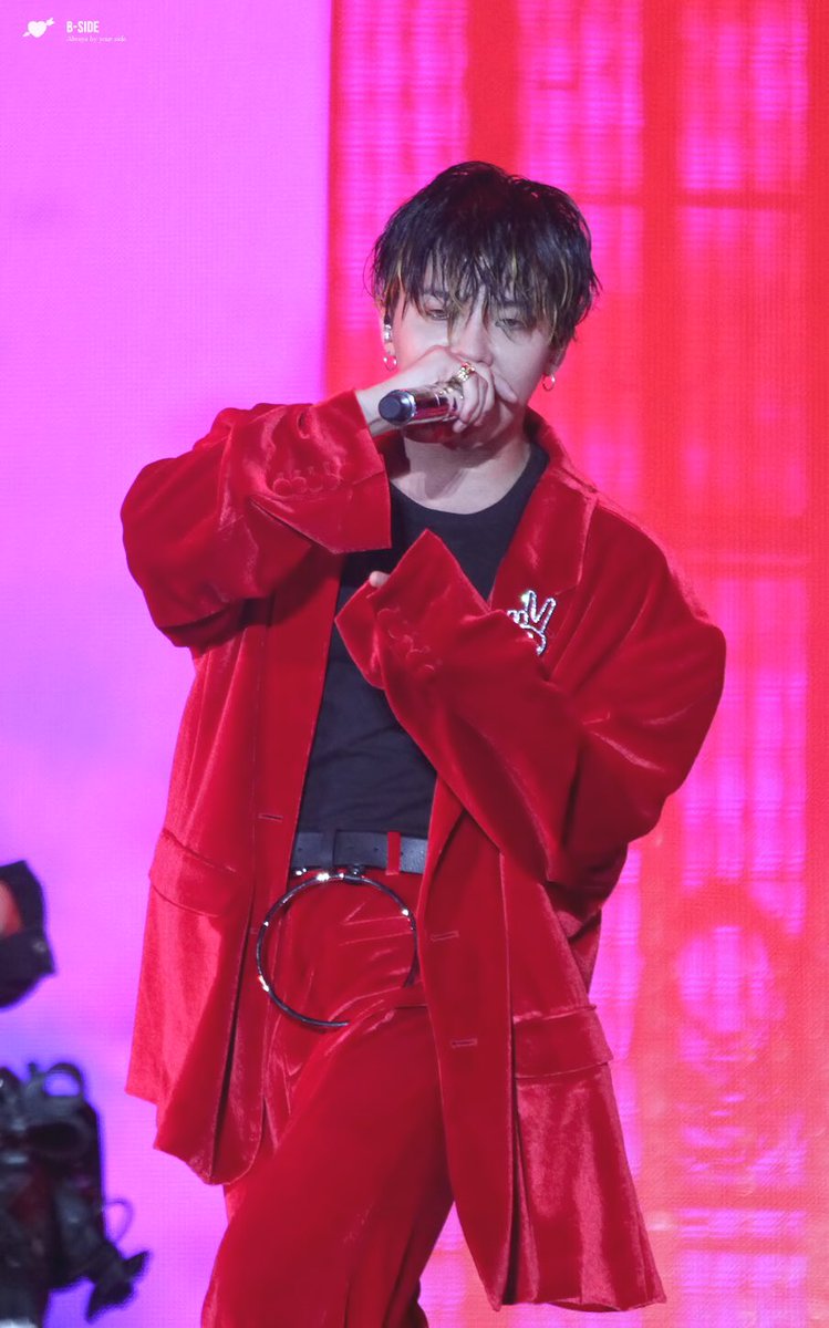 BB_side's tweet photo. 160820 0TO10 #지드래곤 
불금에는 핫브❗️화륵화륵화르르륵🔥🔥

#빅뱅 #BIGBANG #GDRAGON #권지용 #비사이드 #BBside https://t.co/9kjbHPDDVQ