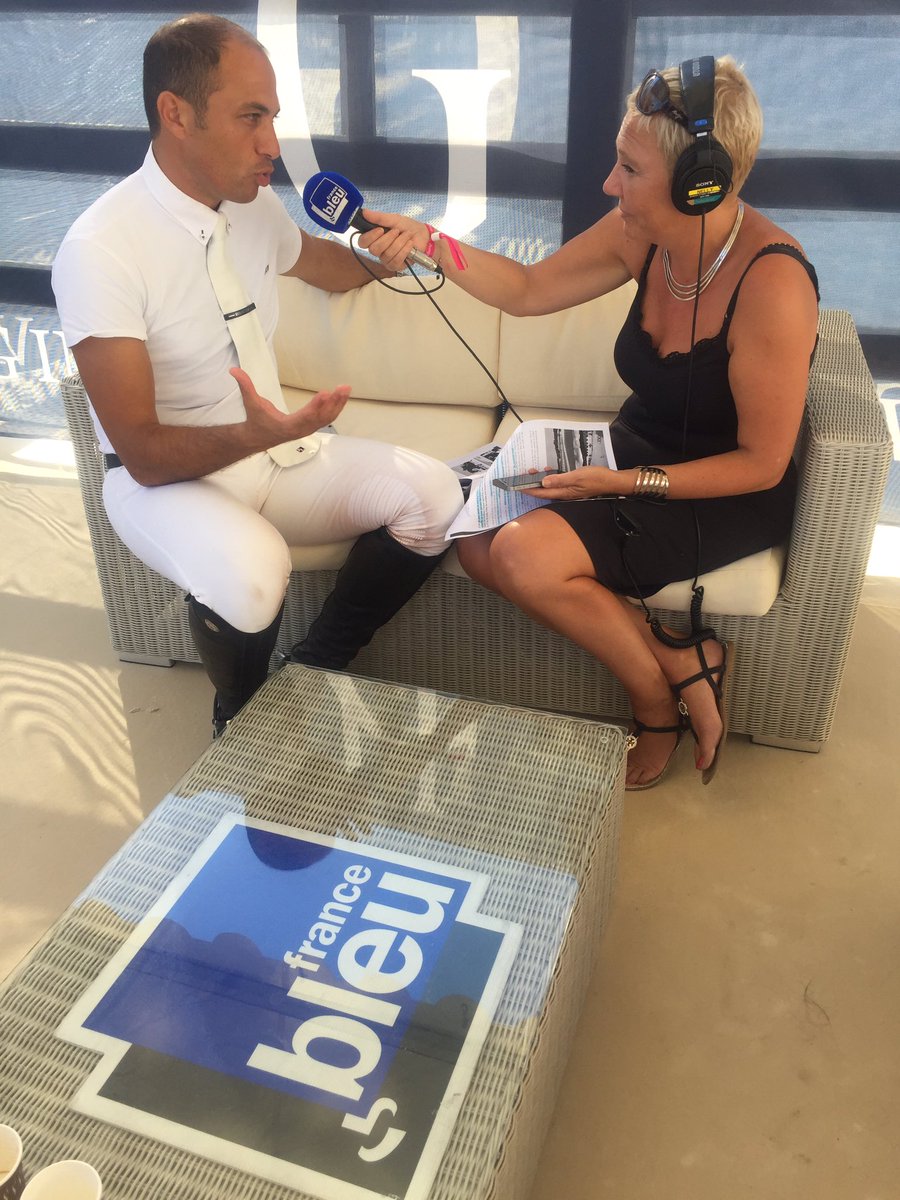 Alain_Carretero's tweet photo. #Jumping de #Valence Sadri Fegaier organisateur et ... compétiteur en direct avec Nelly Sorbier @HGrillons https://t.co/Wyax2m93Uc