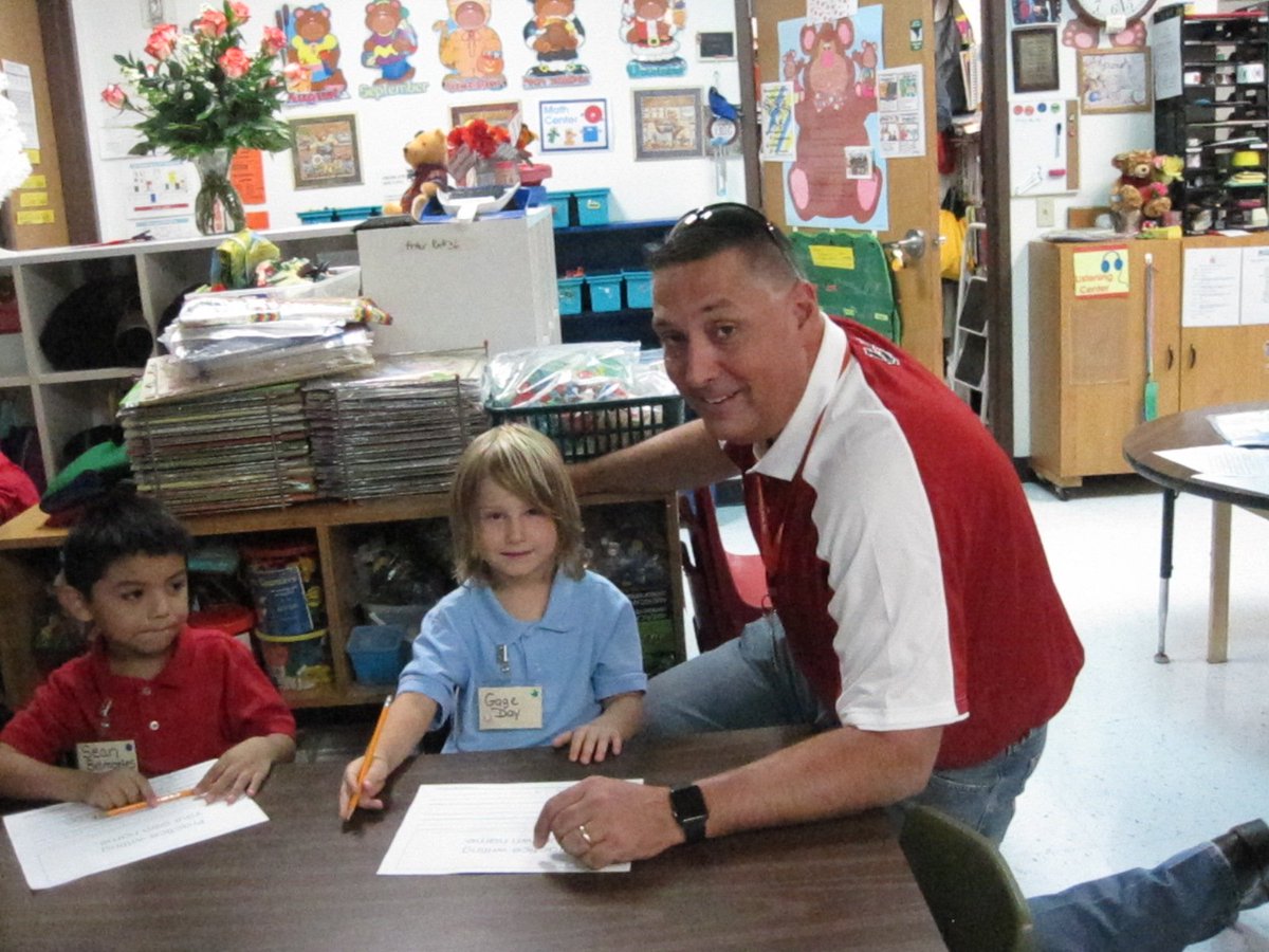 The superintendent working with Burgess Kinders!  <a href="/Kuhrteous/">Michael Kuhrt</a> #notallsupersdothis #iamwfisd #burgessismovingup