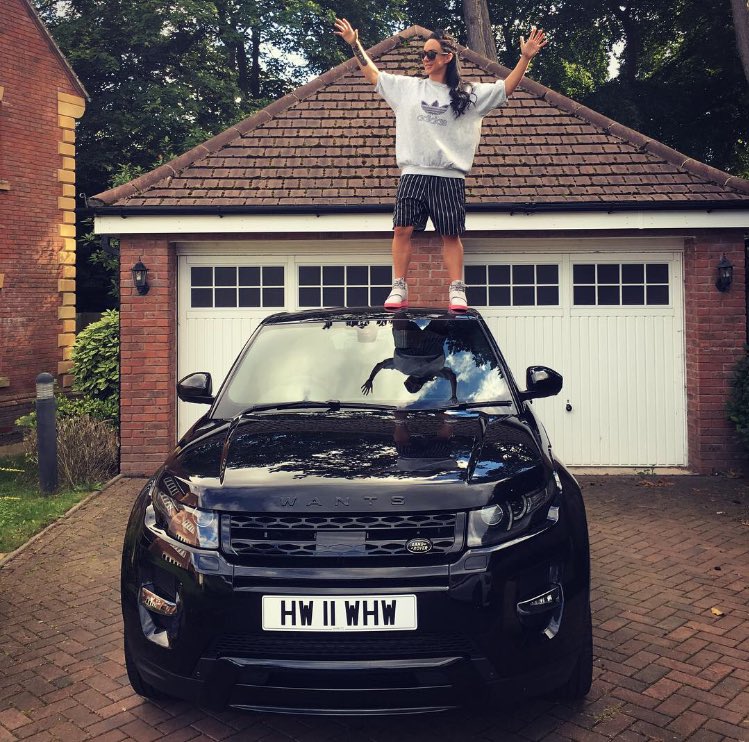 hannah_wants's tweet photo. obvs wayyyy too excited for the bank holiday madness to begin. 🎉

READING, LEEDS, CREAMFIELDS... see ya soon! 💥🙋💥 https://t.co/6TMVVMuqUF