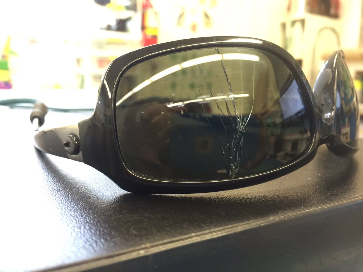 PBrierre's tweet photo. 2nd time @CostaSunglasses have broken from a 1' fall. Not worth the $ anymore to replace lens https://t.co/a2lFpByOrV