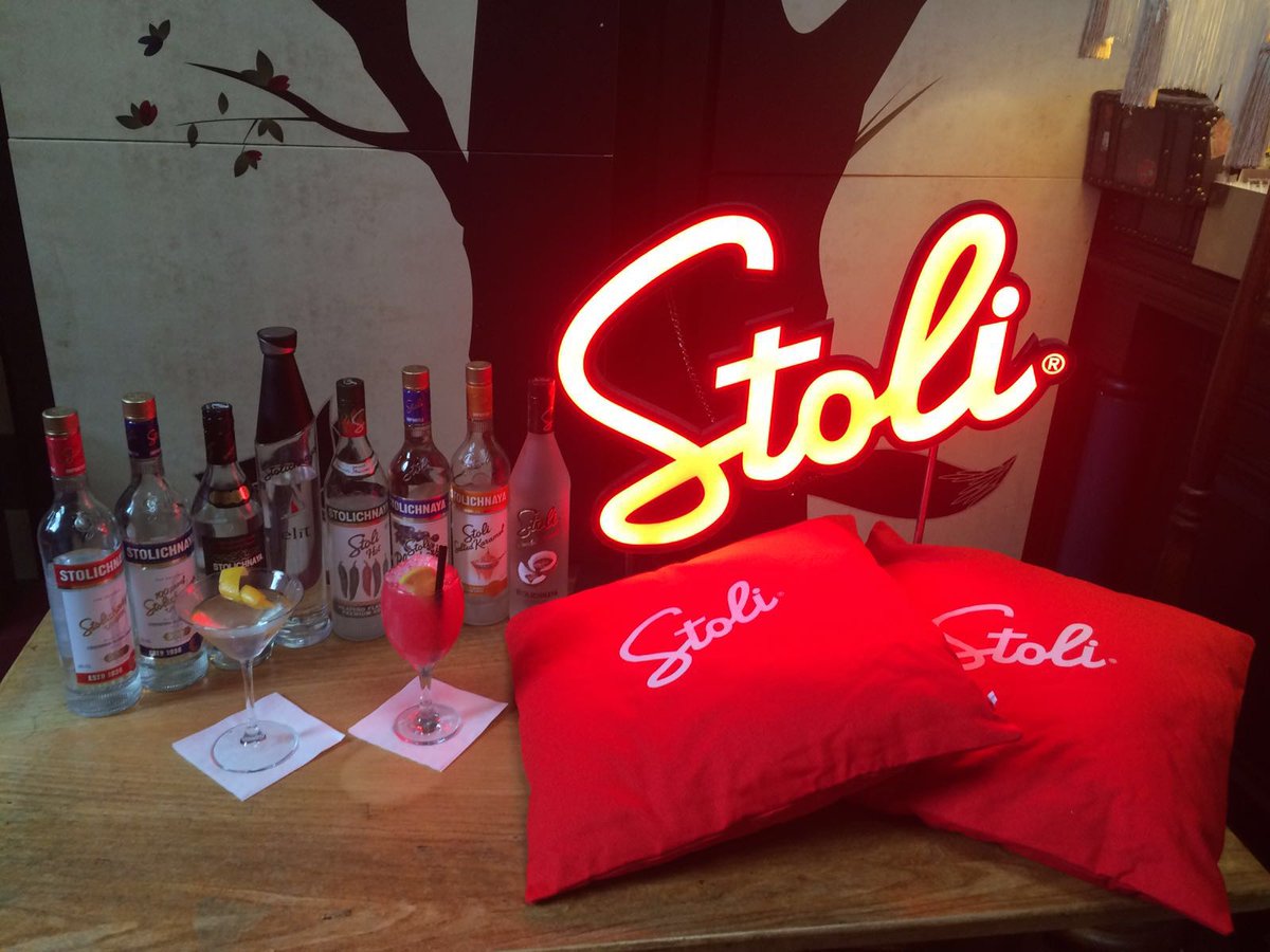 It's Beginning to look at lot like Stoli Take Over! #Stoli #RVTVodka #Bankhoiulday ow.ly/3hRW303CmtU