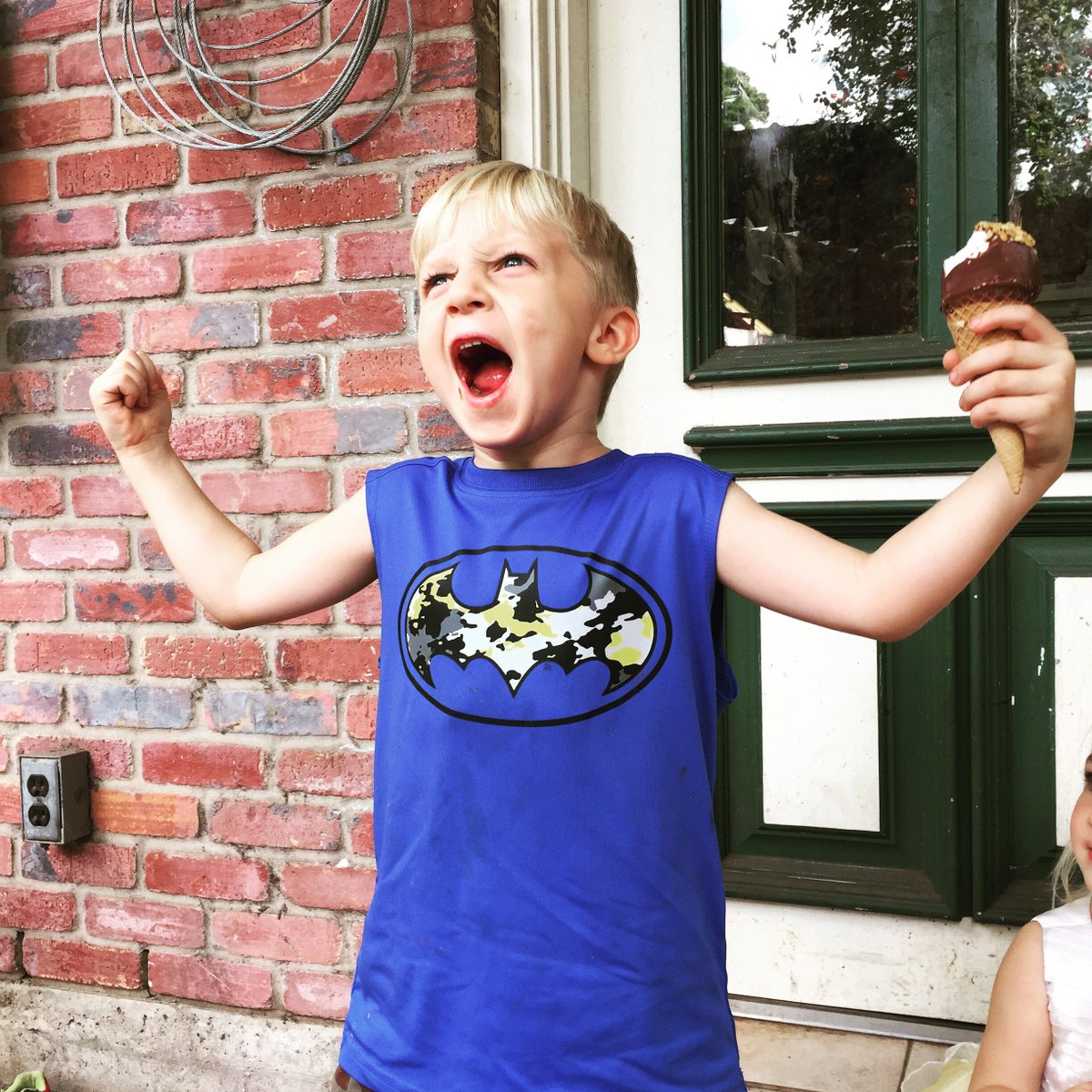 ArtIronForge's tweet photo. Ice cream break with the littles. #love #family #houstonheat #icecream #kids #myworld https://t.co/VZekXbQ5KP