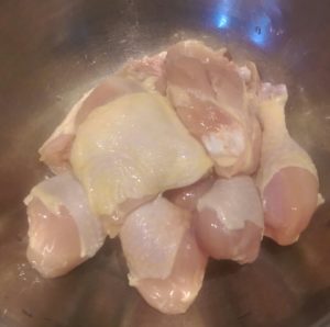 Easy Tomato Stewed Chicken liveanddinebrooklyn.com/2016/08/26/eas…