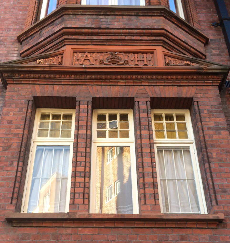 a_zeroarchitect's tweet image. Sitting in prom queue in Royal Albert hall looking at smallest opening window in London (look carefully!)