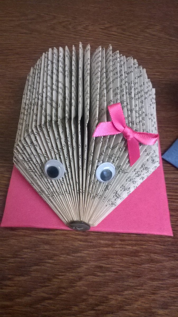 bookfoldgifts's tweet photo. Mini Hedgehog folded book unique personalised gifts for all ages and occasions
#Paperhedgehog #Hedgehogs #Handmade https://t.co/D9QhCmiePK
