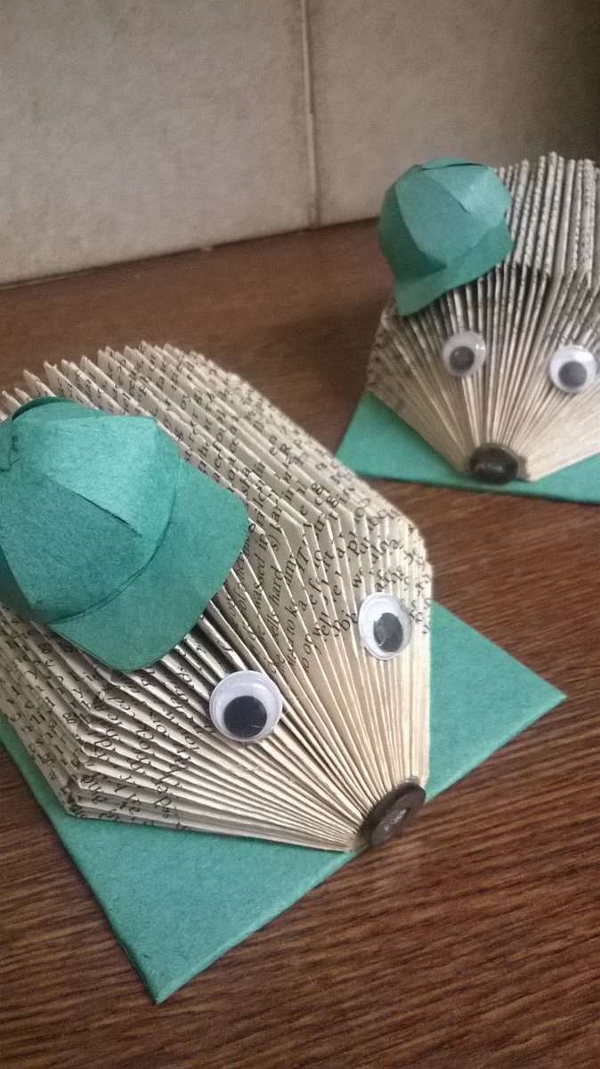 bookfoldgifts's tweet photo. Mini Hedgehog folded book unique personalised gifts for all ages and occasions
#Paperhedgehog #Hedgehogs #Handmade https://t.co/D9QhCmiePK