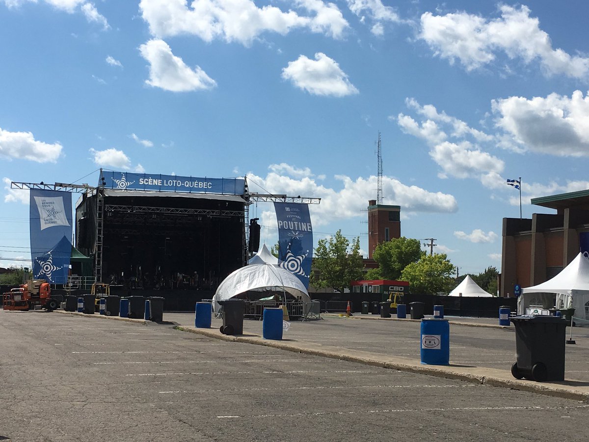 Ma 1ère poutine professionnelle à vie! Merci <a href="/PatateMallette/">Patate Mallette</a>! Et encore Philippe Brach en test de son. #360pm