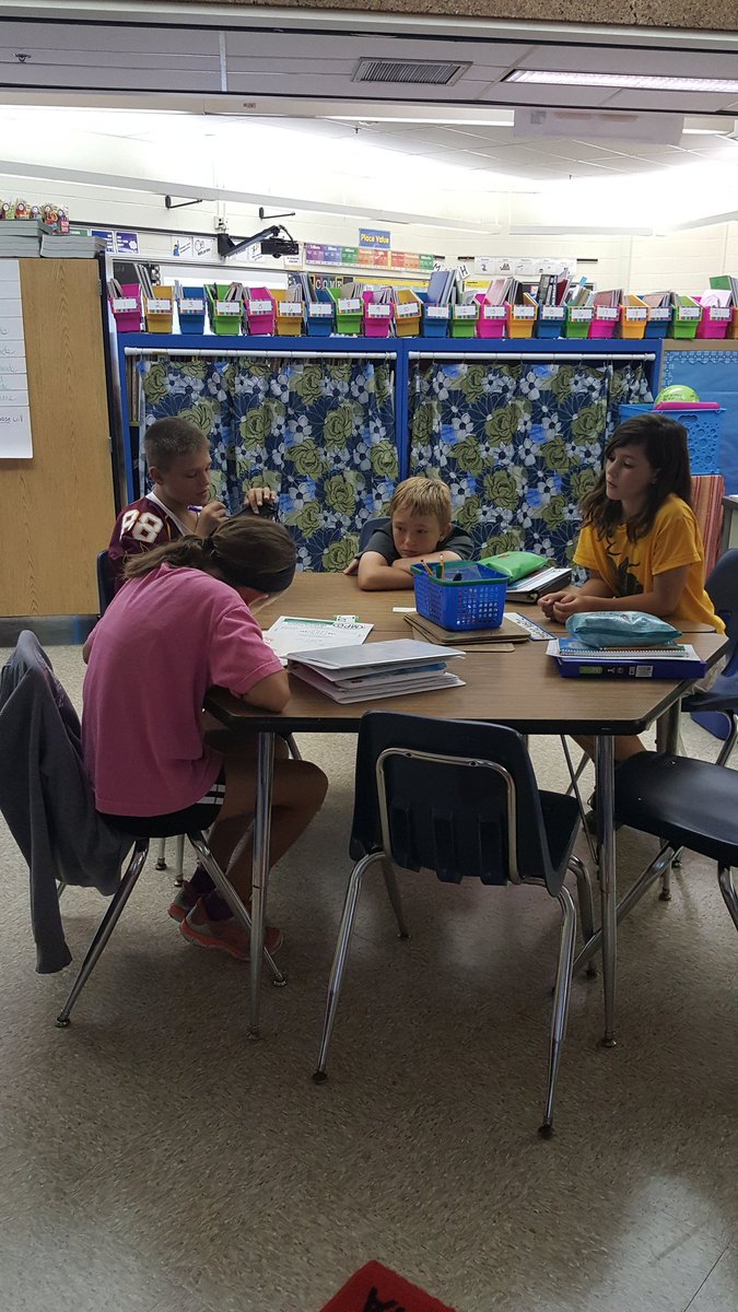 rpricerosier's tweet photo. Collaboration in grade 5! #successcriteria #responsejournals @Prettyboyes1 https://t.co/aAs1I646MG