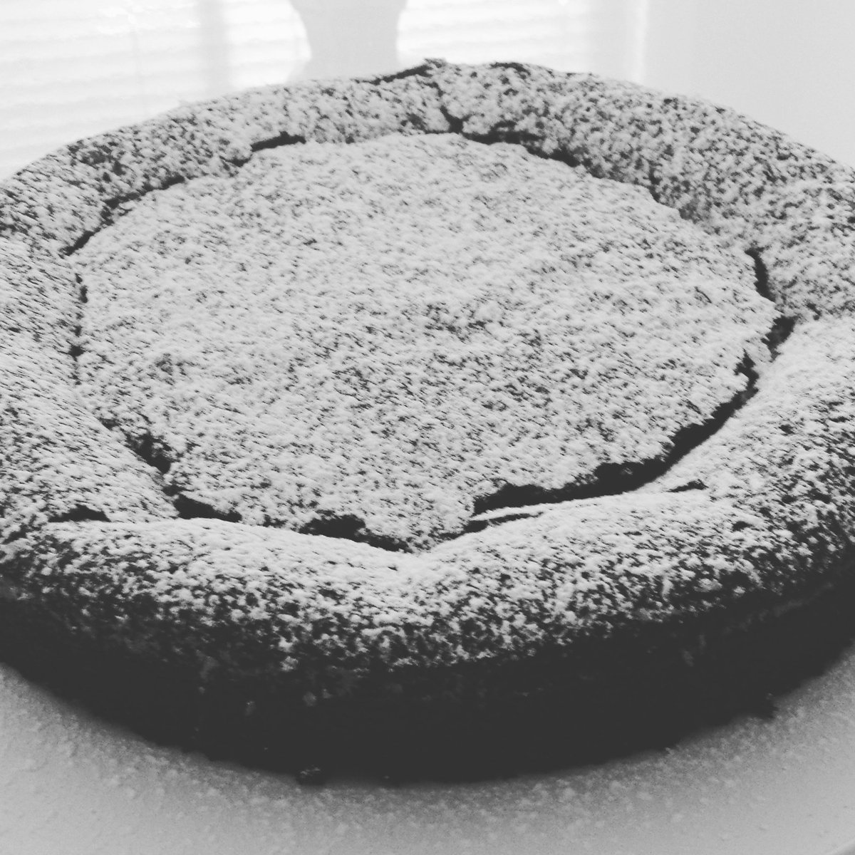 UGraca's tweet photo. Dessert tonight #mmmmmm #chocolate #gooeygoodness #chocolatetorte #flourless #decadent #sogood https://t.co/MDckp62oAO