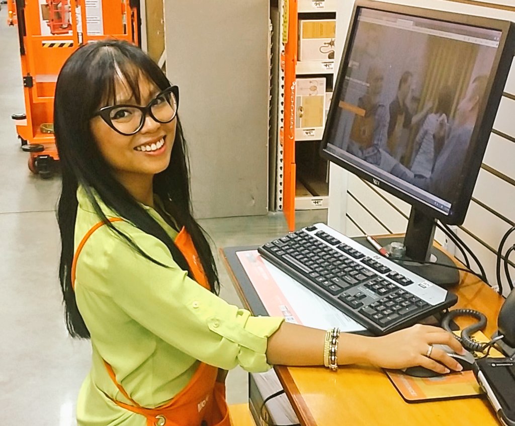 JAX ISP Kheidee checking her leads in LMS!!! <a href="/mica_kimberly/">Mica kimberly</a> @THDMBaker <a href="/THDRyanSilcott/">Ryan Silcott</a> <a href="/THDinteriors/">Wally Smith</a>
