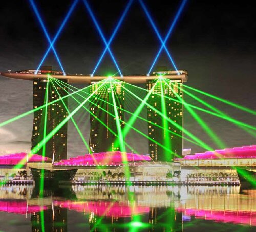 JackieHughesWeb's tweet photo. Singapore looks... WICKED!!! 💖💚 #marinabay #marinabaysands #singapore #wicked 💚💖 https://t.co/H3mZqq7uV0