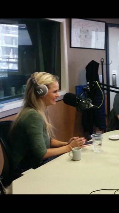 como me ves? Me siento cómoda en radio. #Radio https://t.co/3mIXTNSgbL